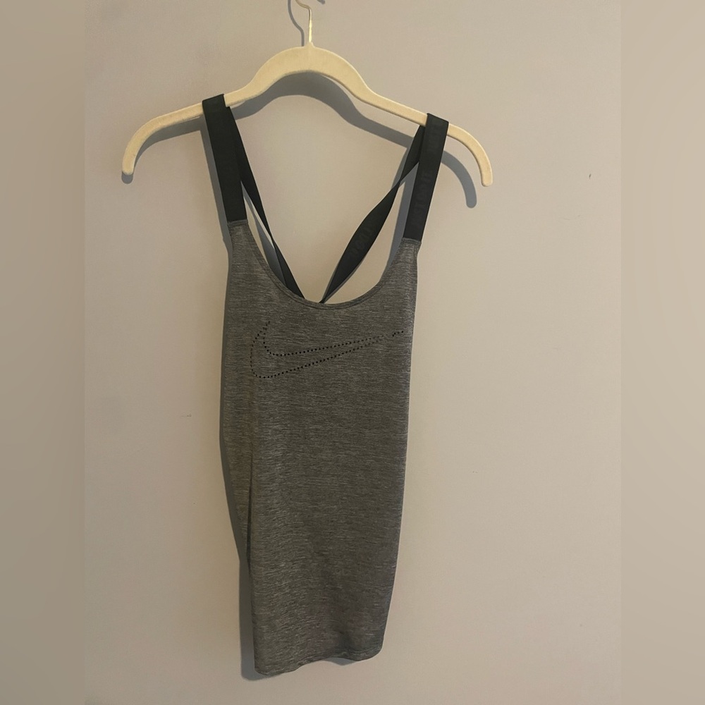 Nike dri-fit women’s grey cross back athletic tank top. Size Small‎